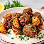 Ofenköfte mit Kartoffeln aus der Heißluftfritteuse