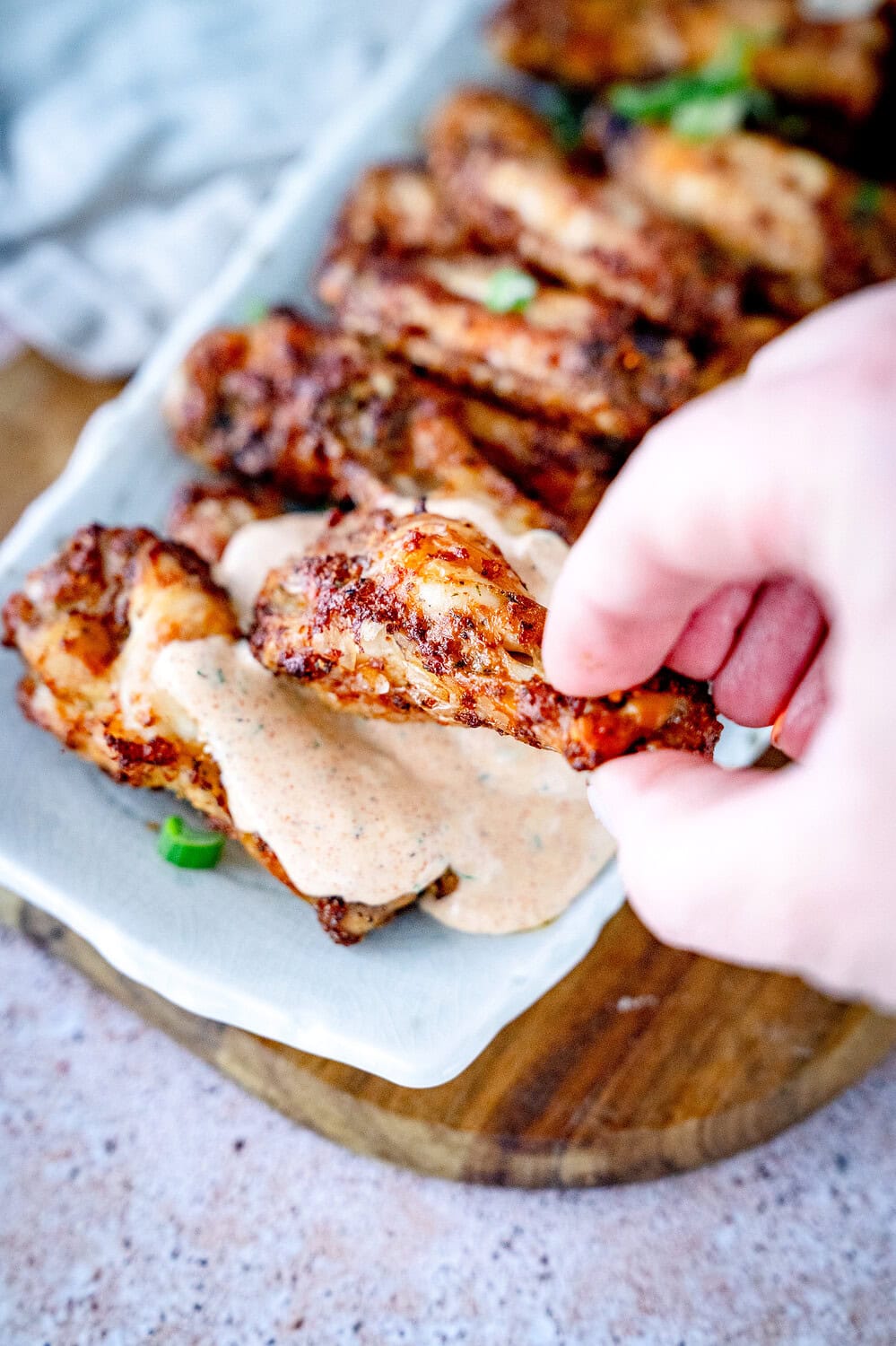 Juicy crispy chicken wings from the hot air fryer with garlic and parmesan