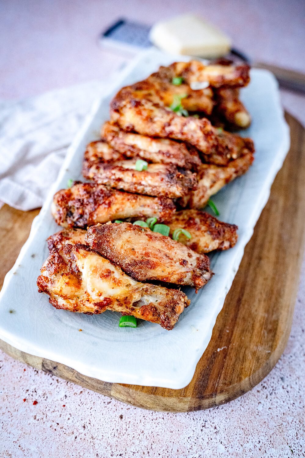 Crispy chicken wings with parmesan, garlic and butter from the air fryer