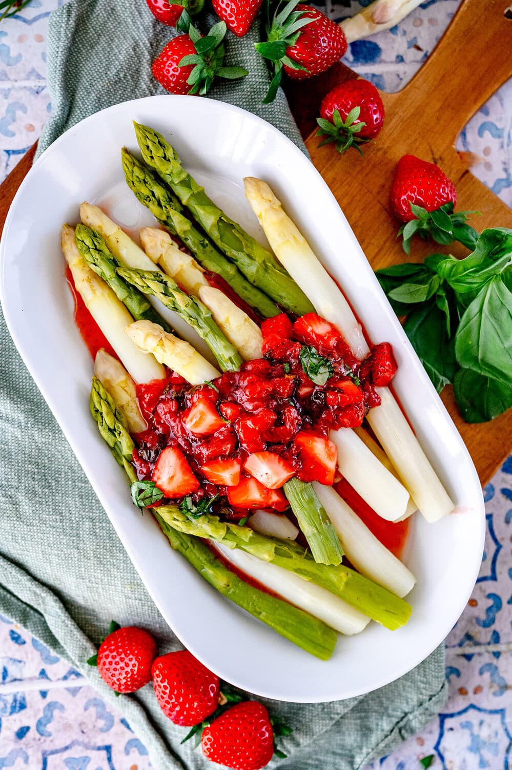 Strawberry chutney on white and green asparagus