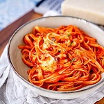 Cremige Linguine mit Guanciale und Mozzarella