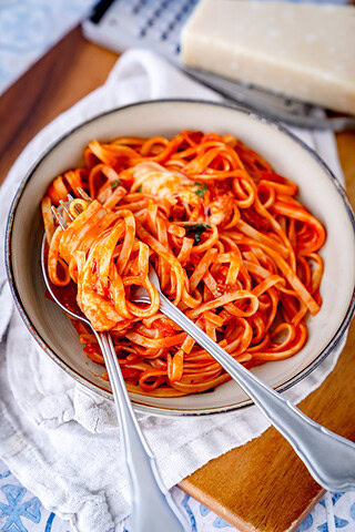 Cremige Linguine mIt Guanciale und Mozzarella