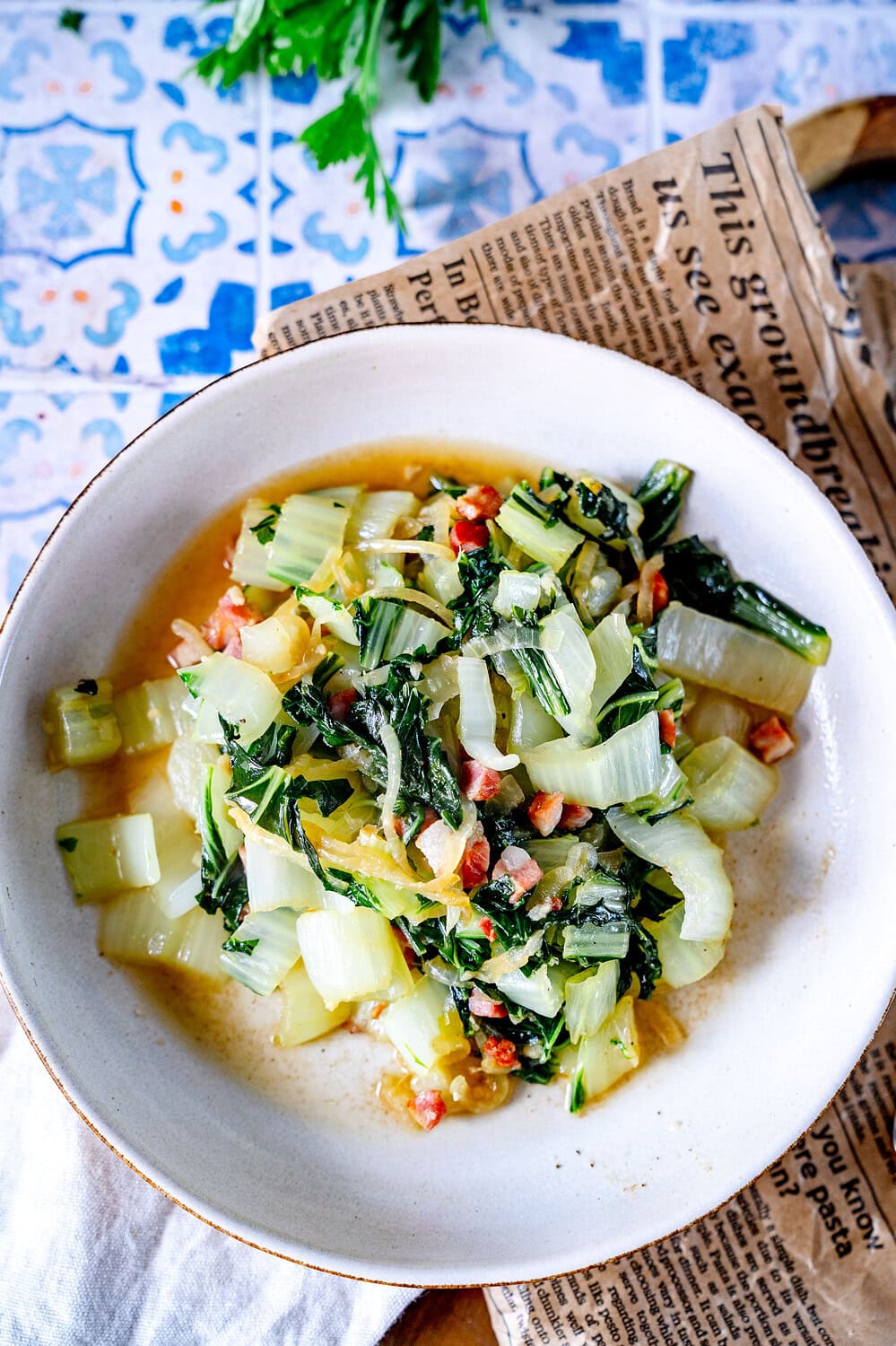 Ein Teller voll mit Pak Choi Pfannengemüse