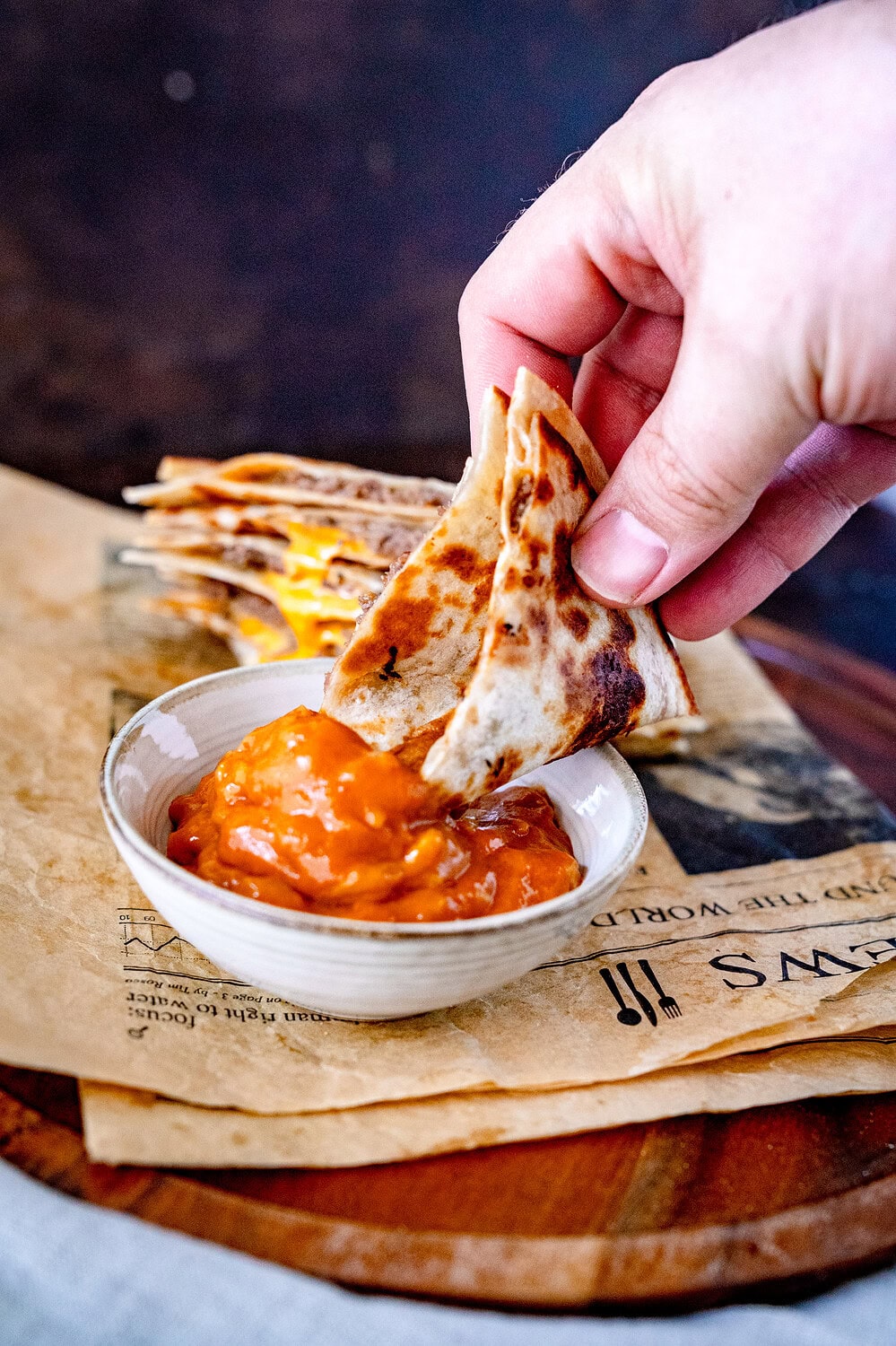Cheeseburger-Quesadillas in Burgersauce gedippt
