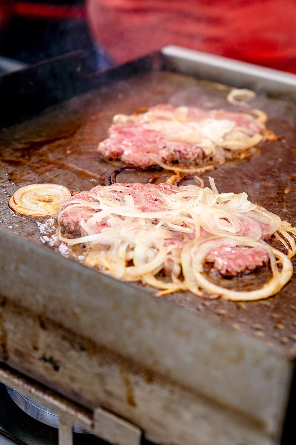 So sieht das Fleisch mit Zwiebeln vom Oklahoma Fried Onion Burger aus